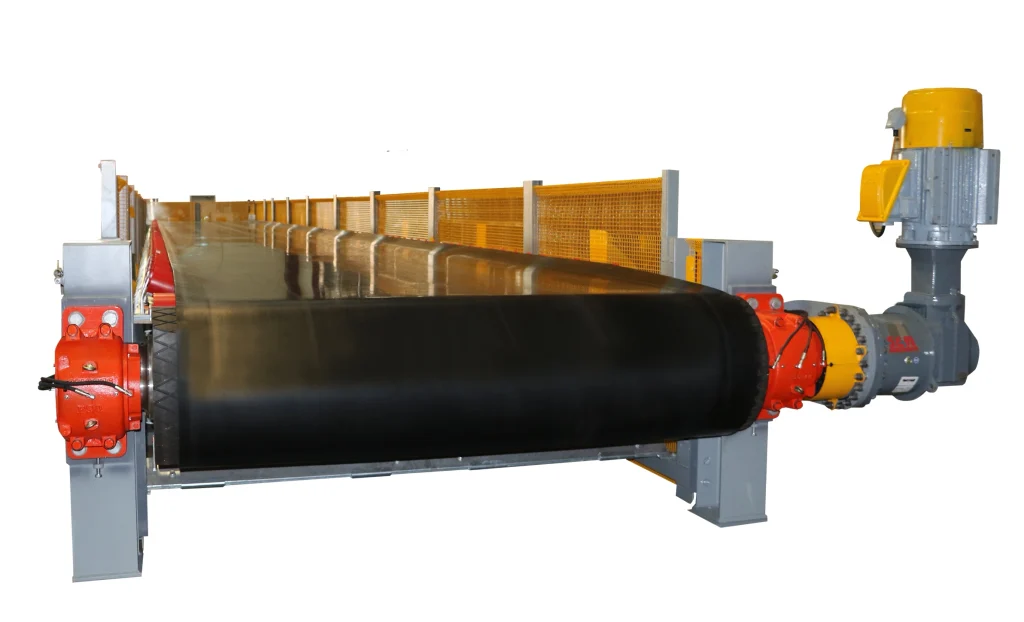 Industrial belt feeder with motor drive and conveyor belt system.